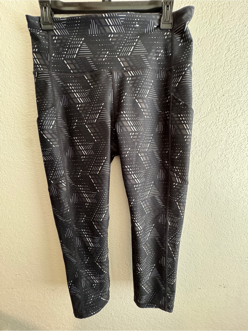 Xersion EverUltra Crop Geometric Leggings